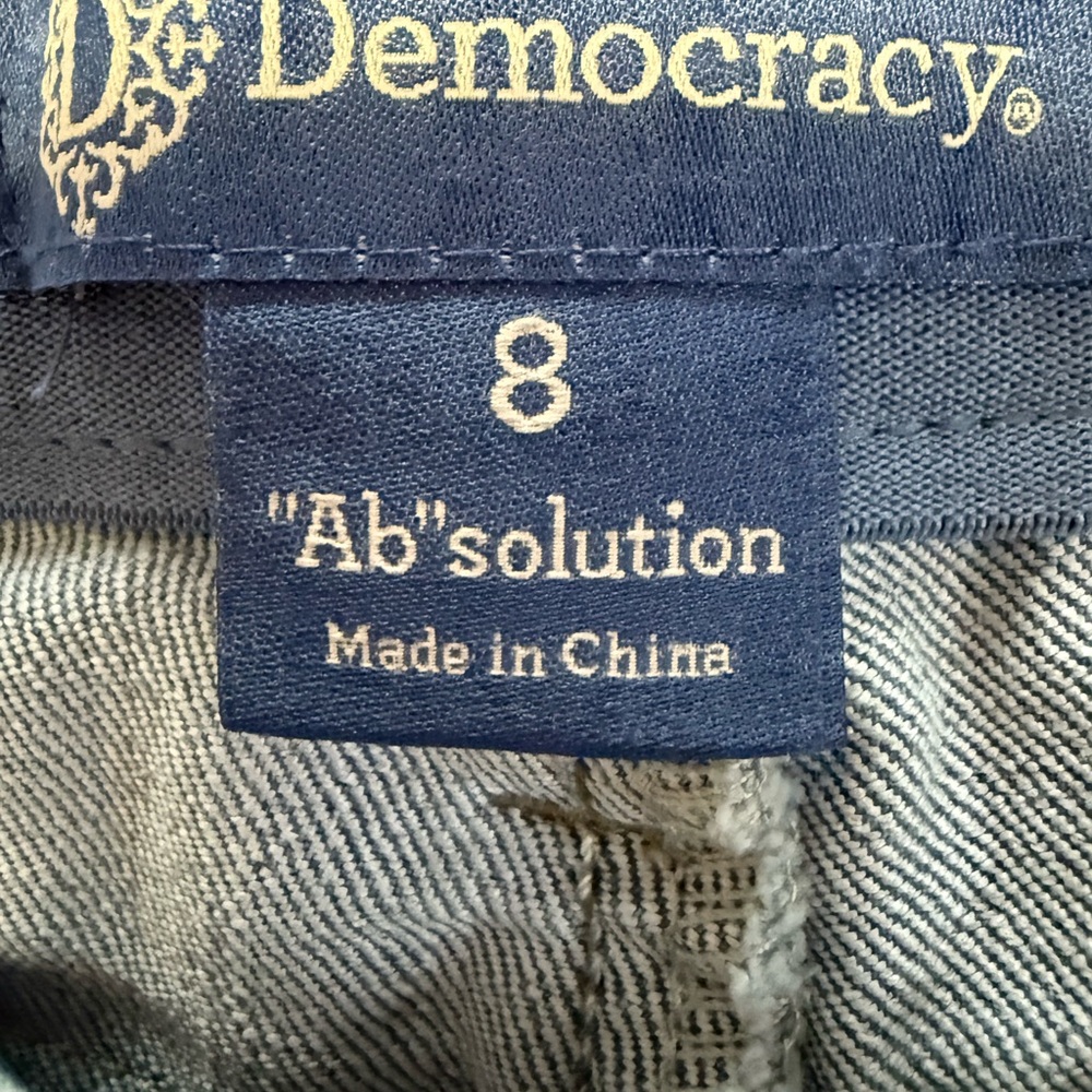 Democracy Light Wash Denim Jean Shorts - Picture 3 of 4
